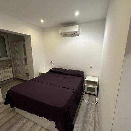 Cozy 1-Bedroom Apartment Madrid Exteriör bild