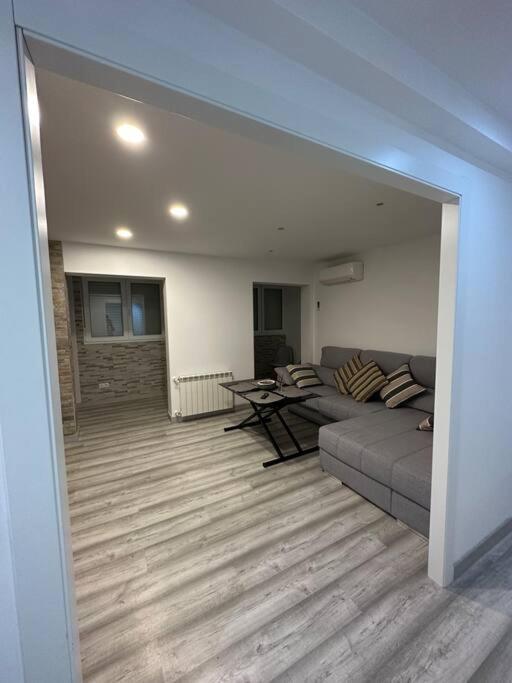 Cozy 1-Bedroom Apartment Madrid Exteriör bild