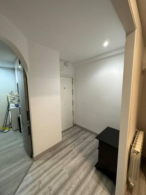 Cozy 1-Bedroom Apartment Madrid Exteriör bild
