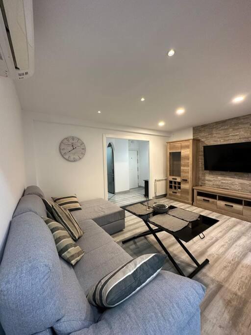 Cozy 1-Bedroom Apartment Madrid Exteriör bild