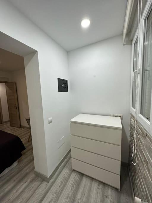 Cozy 1-Bedroom Apartment Madrid Exteriör bild